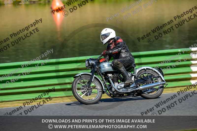 Vintage motorcycle club;eventdigitalimages;mallory park;mallory park trackday photographs;no limits trackdays;peter wileman photography;trackday digital images;trackday photos;vmcc festival 1000 bikes photographs